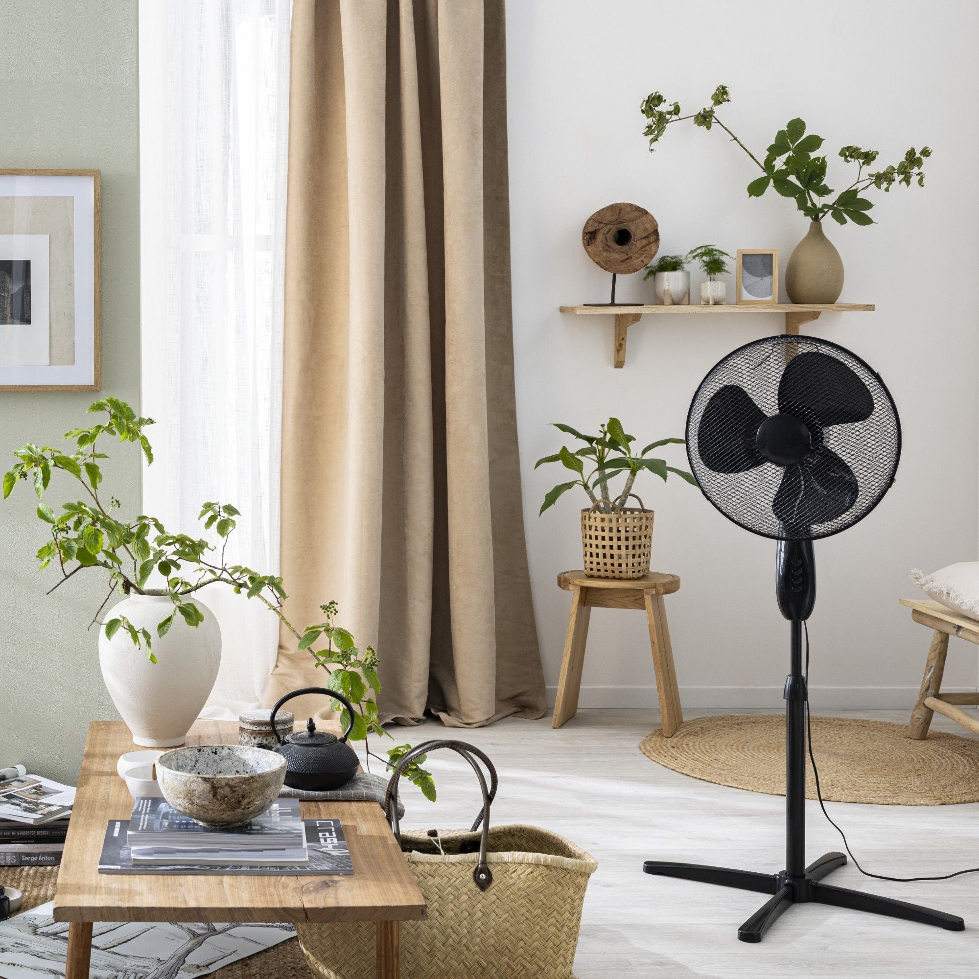 Ventilator cu picior MAXI 4 – Puternic, eficient, design modern pentru răcoare garantată!